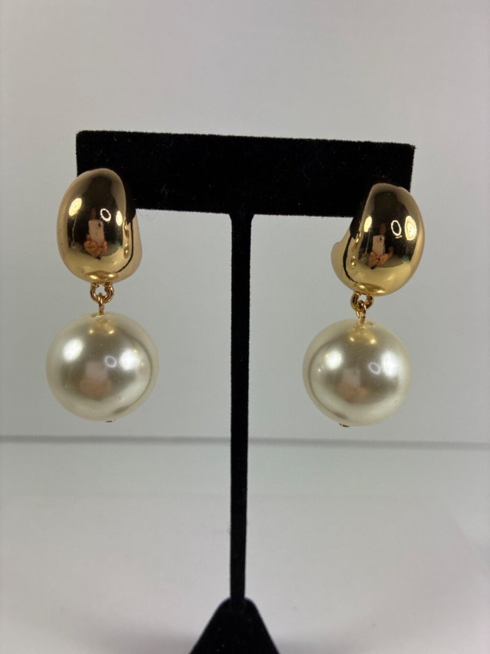 Gold Tone Pearl Drop Hoop Earrings Large Faux Pearl Statement Dangle Modern - Picture 8 of 8